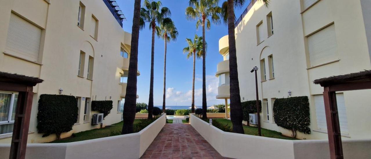 Beachfront Neptuno I, Complex,Views,Pool,Garden, Elviria Marbellac Extérieur photo