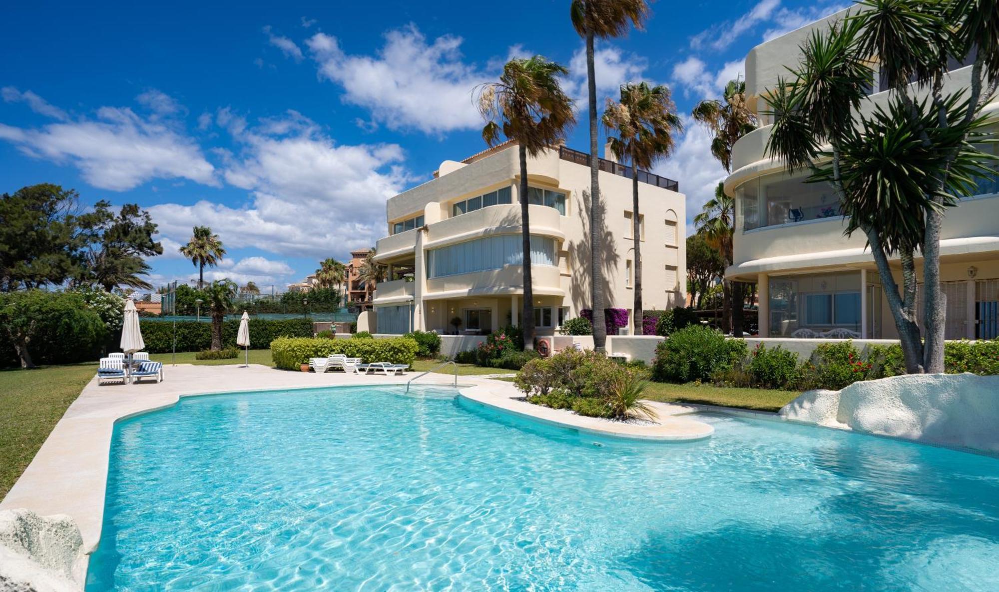 Beachfront Neptuno I, Complex,Views,Pool,Garden, Elviria Marbellac Extérieur photo